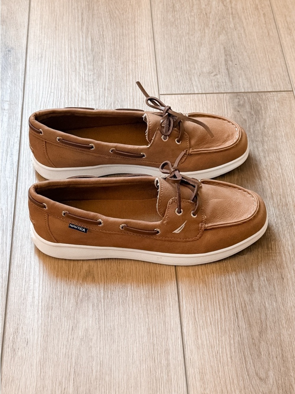 NAUTICA TAN WOMEN'S BOAT SHOES LOAFERS SIZE 8